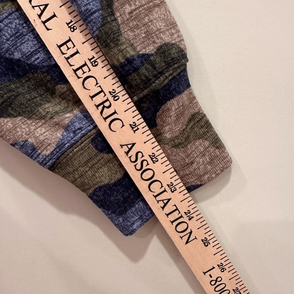 Camouflage Cowl Neck Sweater Ruching on Sides Soft Cozy Fall Sz L - Picture 6 of 10